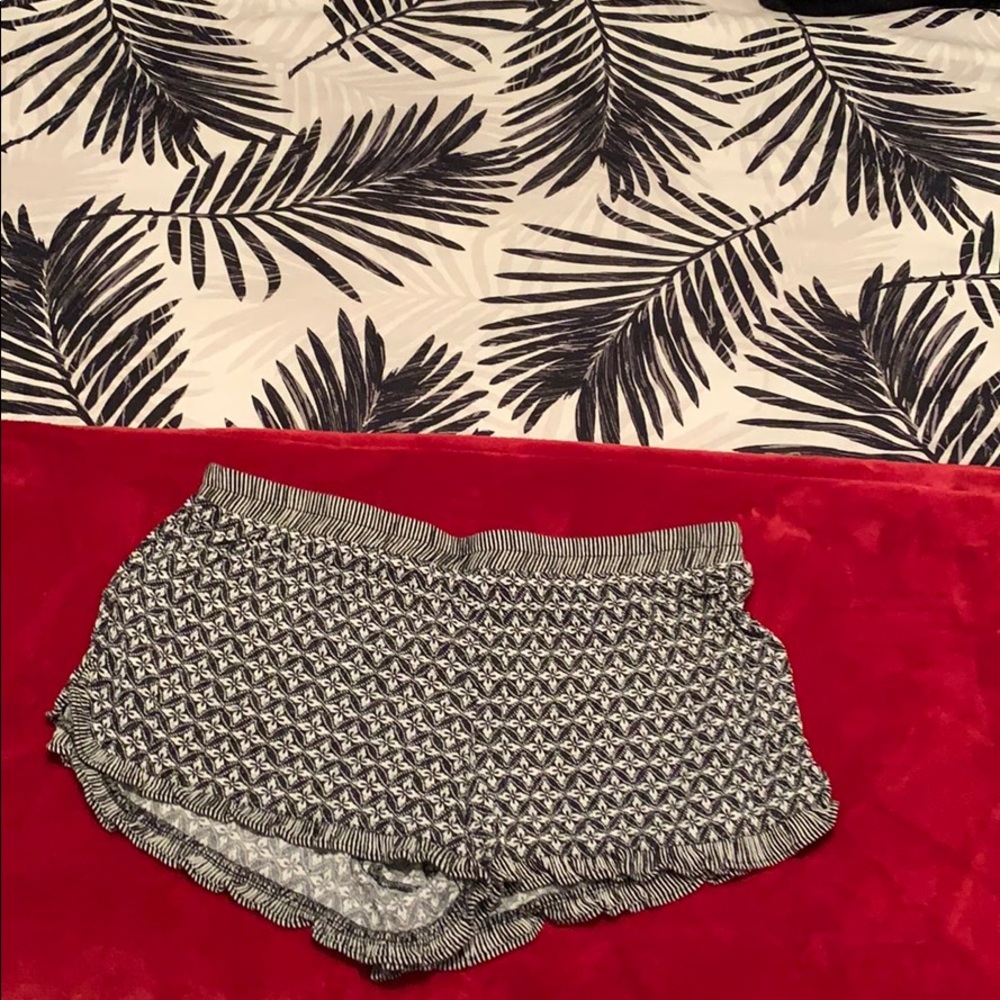 B/W shorts